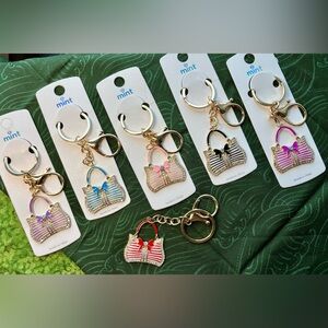 Mint Bow Handbag Charms/Keychains
Multiple colors available. $3 or 3/$5.